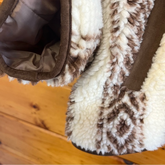 $84 NWT Warm Patterned Sherpa Button Front Casual Long Sleeve Lined Jacket M - Picture 3 of 4